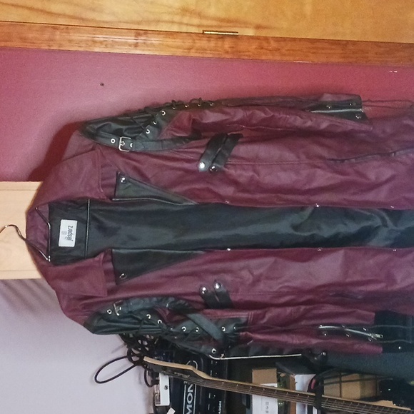 Goth maroon faux leather coat - Picture 3 of 12